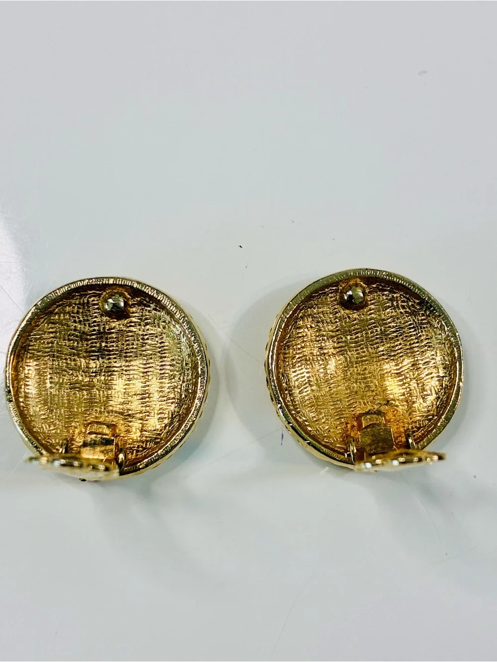 VTG 90s Textured Gold Lattice Disc Clip Earrings Old Money Classic